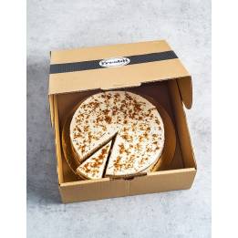 Box de 12 raciones de tarta Carrot Cake, elaborada con un esponjoso y delicioso bizcocho de zanahoria y nueces.