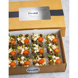 Box de 12 unidades de ensalada bulgur con falafel crujiente.