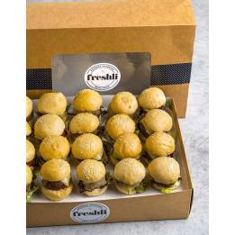 Box de 20 unidades de mini burgers de ternera Rubia Gallega con cebolla caramelizada y pan blanco