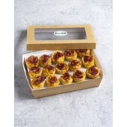 Box de 15 unidades de mini quiche de jamón ibérico, puerro, crema y aceite de oliva virgen extra