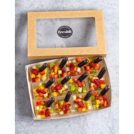 Vasitos de fruta con pipeta de chocolate | Freshli Catering a domicilio